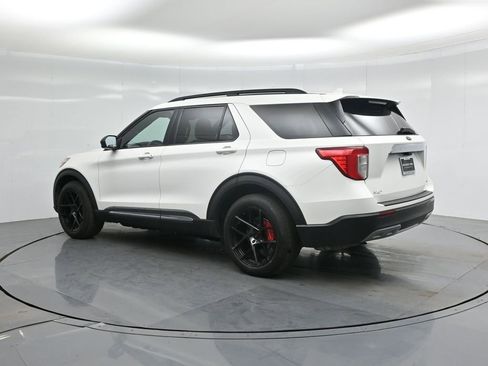 Certified 2020 Ford Explorer XLT w/ Equipment Group 202A image 7