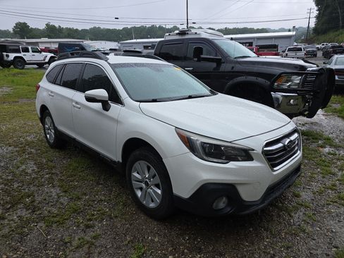 Used 2018 Subaru Outback 2.5i Premium AWD/4WD image 1