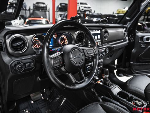 Used 2022 Jeep Gladiator Sport image 26