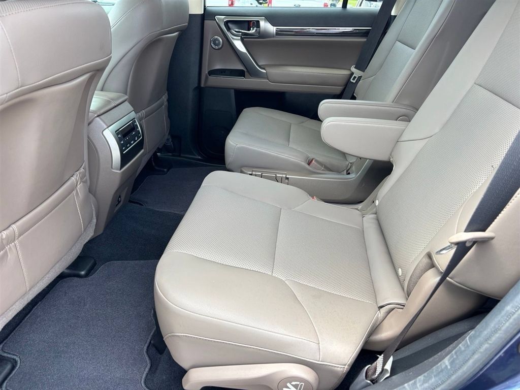 Used 2023 Lexus GX 460 Premium w/ Accessory Package AWD/4WD image 13