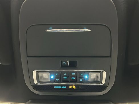 Used 2025 Ford F450 Platinum w/ FX4 Off-Road Package image 37