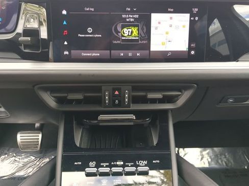 Used 2025 Porsche Cayenne GTS image 21