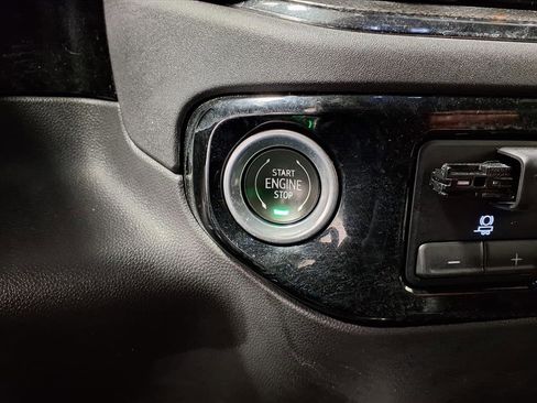 Used 2022 Chevrolet Silverado 1500 ZR2 w/ Technology Package image 17