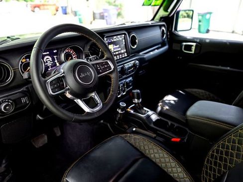 Used 2023 Jeep Wrangler Unlimited Sahara AWD/4WD image 16