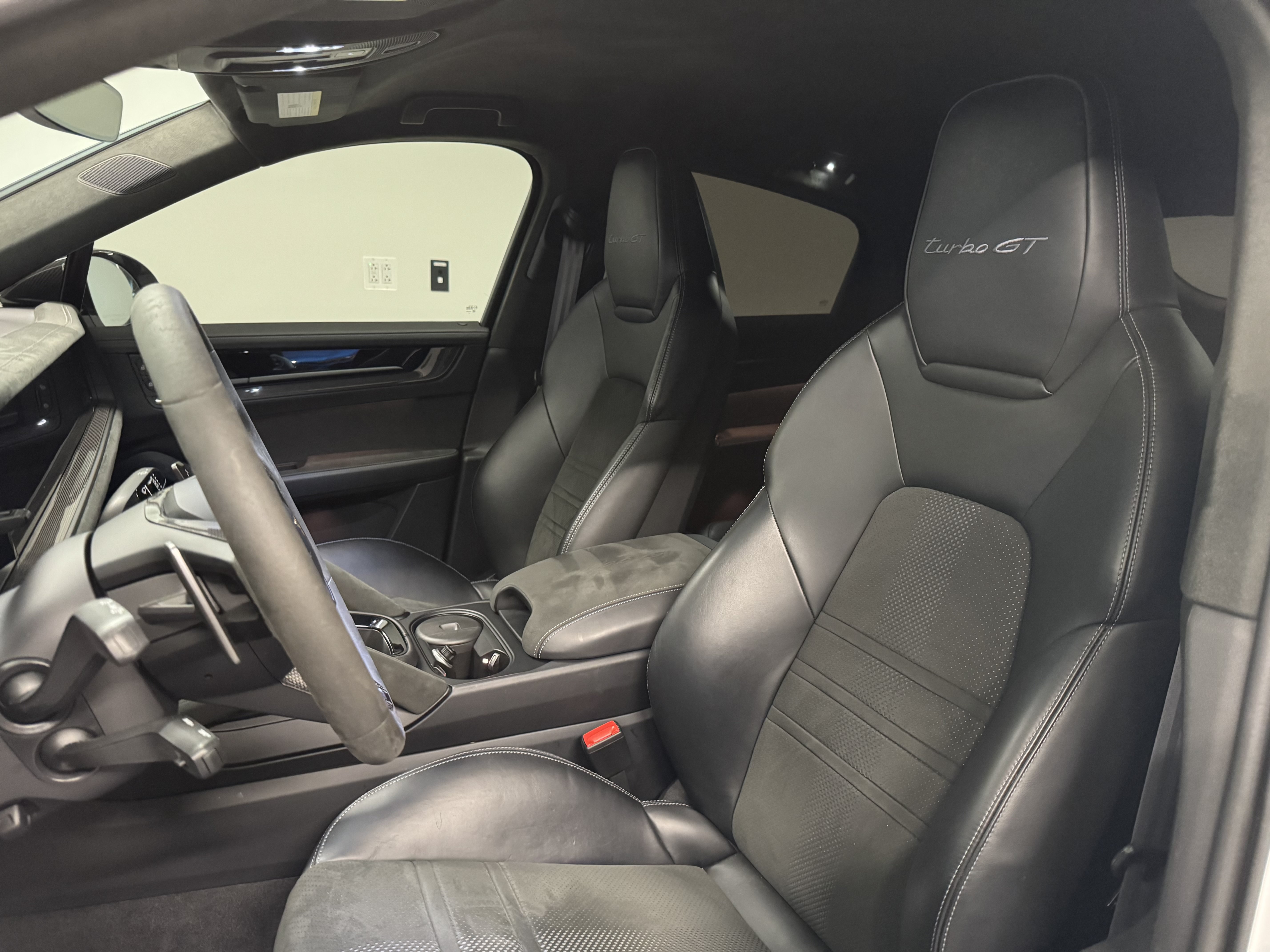 Used 2024 Porsche Cayenne Turbo GT AWD/4WD image 9