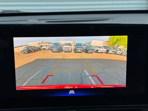 Used 2025 Chevrolet Trax LT image 22