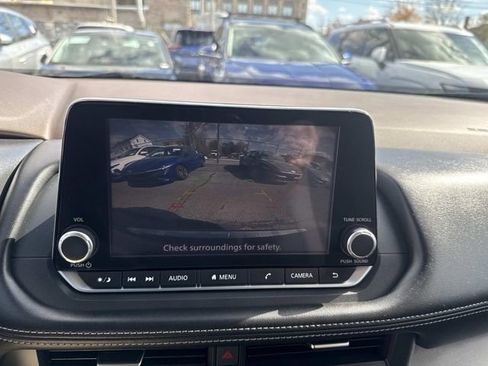 Used 2023 Nissan Rogue SV image 25