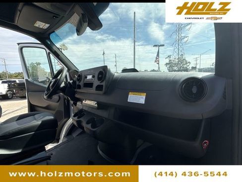 Used 2025 Mercedes-Benz Sprinter 2500 image 23