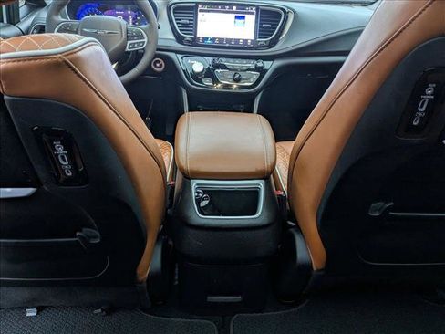Used 2025 Chrysler Pacifica Pinnacle image 20