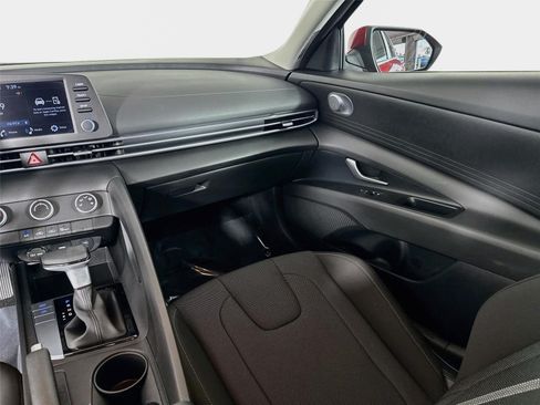 Certified 2026 Hyundai Elantra SE FWD image 22