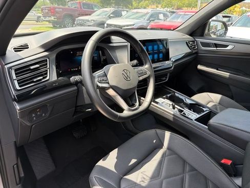 Used 2025 Volkswagen Atlas Cross Sport SE FWD image 9