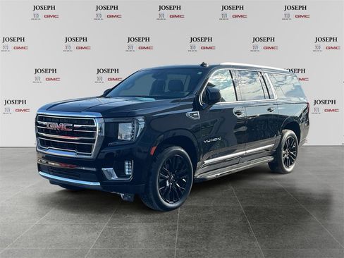 Used 2023 GMC Yukon XL SLT w/ SLT Premium Package image 3