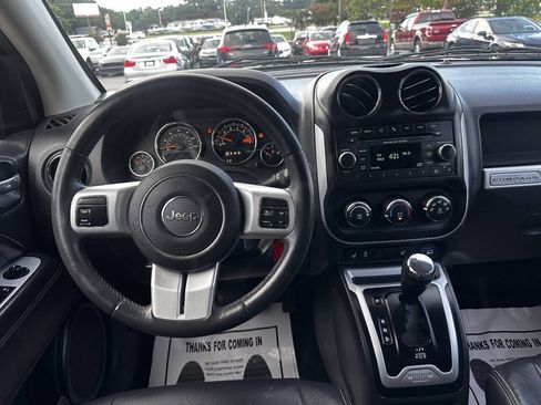 Used 2016 Jeep Compass Latitude FWD image 10