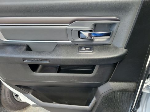 Used 2022 RAM 1500 Classic SLT AWD/4WD image 14
