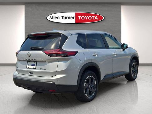 Used 2024 Nissan Rogue SV AWD/4WD image 6