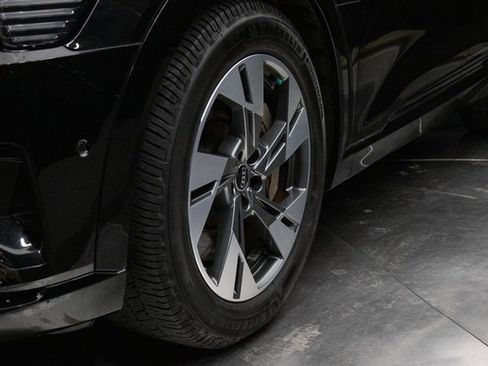 Used 2022 Audi e-tron Premium Plus w/ Premium Plus Package image 7