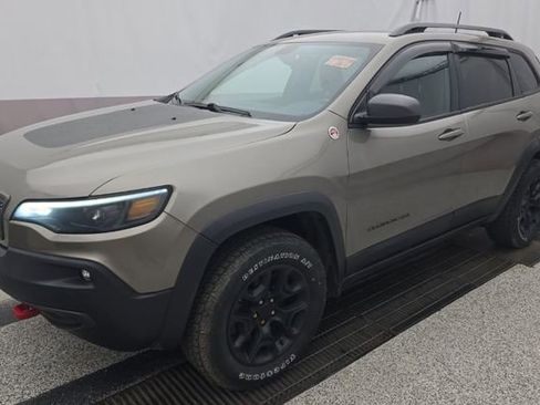 Used 2020 Jeep Cherokee Trailhawk w/ Cold Weather Group AWD/4WD image 1