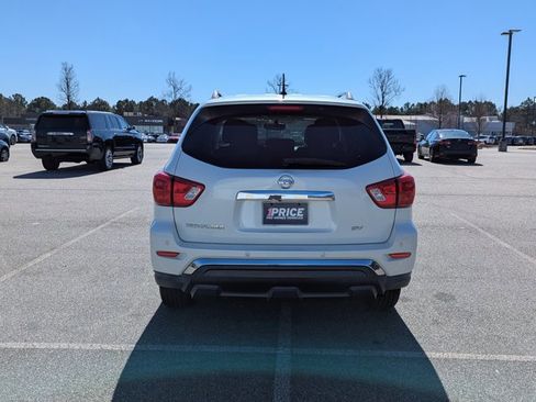 Used 2017 Nissan Pathfinder SV image 6
