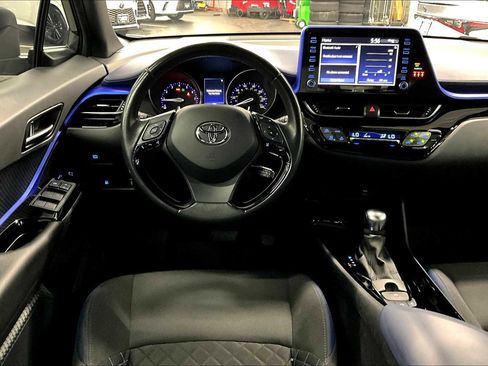 Used 2022 Toyota C-HR XLE image 5