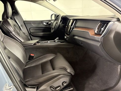 Used 2023 Volvo XC60 B5 Ultimate image 14
