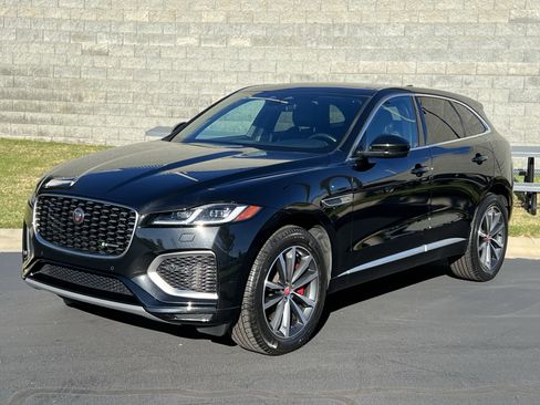 Certified 2022 Jaguar F-PACE R-Dynamic S image 2