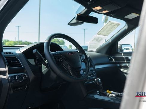 Used 2018 Ford Explorer XLT w/ Equipment Group 202A FWD image 8