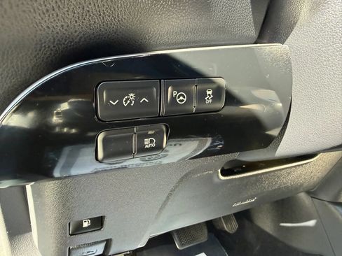 Used 2016 Toyota Prius Four Touring w/ Premium Convenience Package FWD image 23