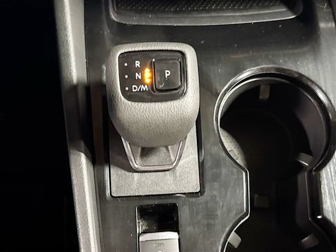 Used 2023 Nissan Rogue SV AWD/4WD image 16