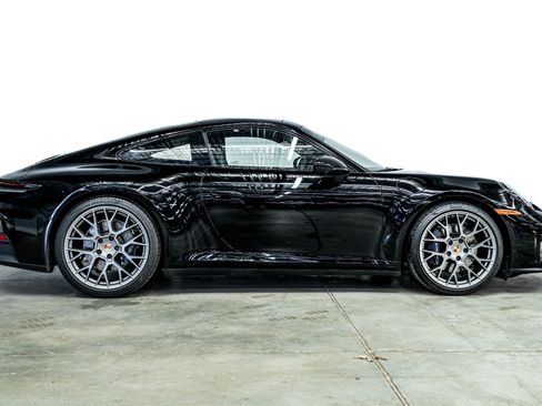 Used 2025 Porsche 911 Carrera RWD image 33