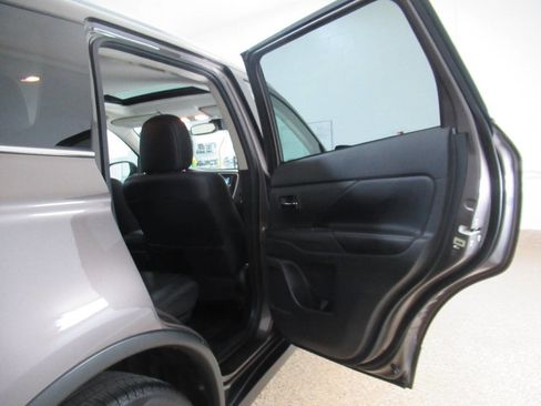 Used 2016 Mitsubishi Outlander GT image 19