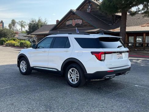 Used 2025 Ford Explorer Active w/ Active Comfort Package RWD image 4