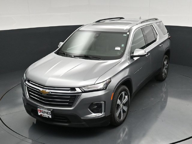 Used 2023 Chevrolet Traverse LT w/ LT Premium Package AWD/4WD image 56
