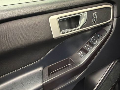 Used 2020 Ford Explorer XLT w/ Comfort Package image 34