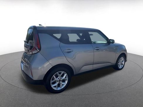 Used 2025 Kia Soul LX w/ LX Technology Package FWD image 15