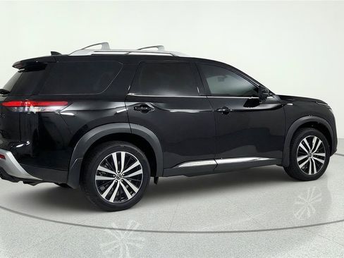 Used 2024 Nissan Pathfinder Platinum w/ Lighting Package (N92) AWD/4WD image 8
