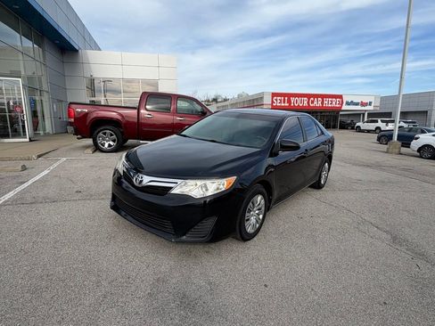 Used 2013 Toyota Camry LE image 2