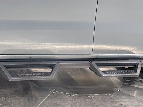 Used 2025 Nissan Frontier PRO-4X image 16