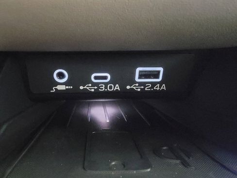 Certified 2025 Subaru Outback Premium image 26