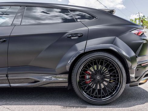 Used 2021 Lamborghini Urus AWD/4WD image 5