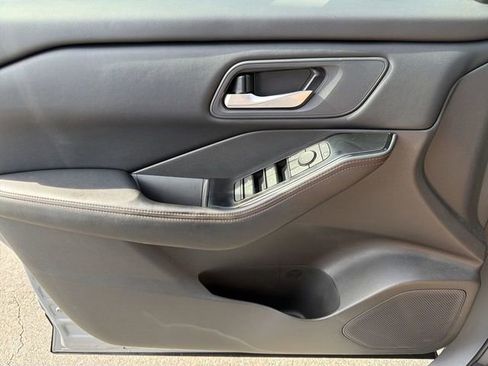 Used 2025 Nissan Rogue SV image 20