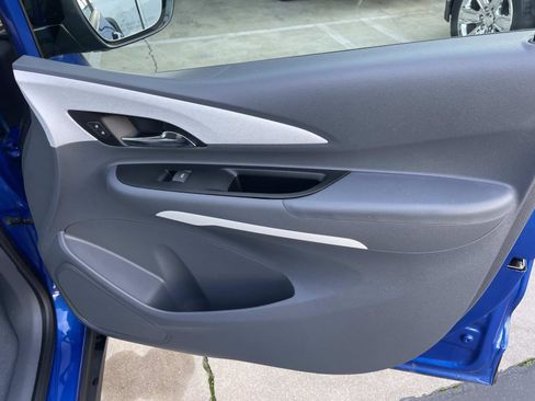 Used 2020 Chevrolet Bolt LT image 28
