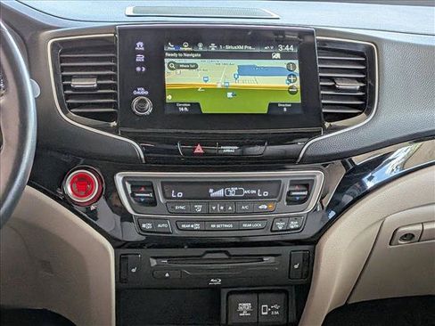 Certified 2022 Honda Pilot Touring image 14