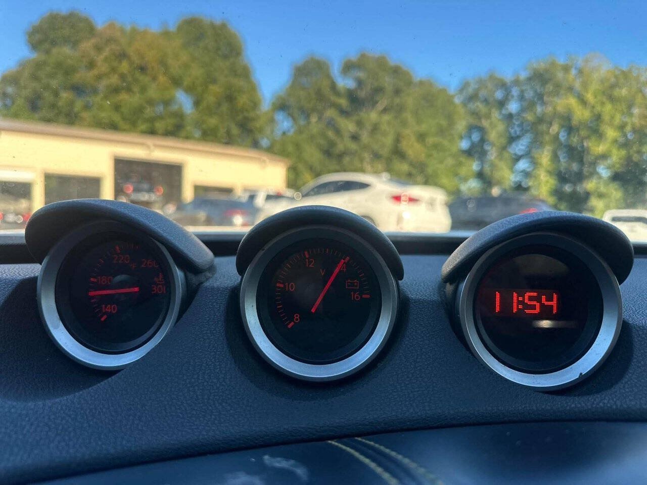 Used 2019 Nissan 370Z Coupe w/ Z34 Heritage Edition - White RWD image 17