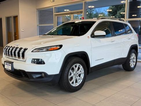 Used 2015 Jeep Cherokee Latitude w/ Comfort/Convenience Group AWD/4WD image 4