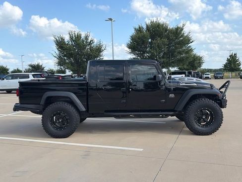 Used 2018 Jeep Wrangler Unlimited Rubicon w/ Connectivity Group AWD/4WD image 10