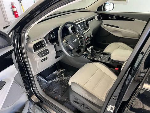 Used 2019 Kia Sorento SX image 12