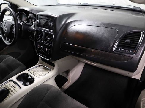 Used 2016 Dodge Grand Caravan SXT image 6