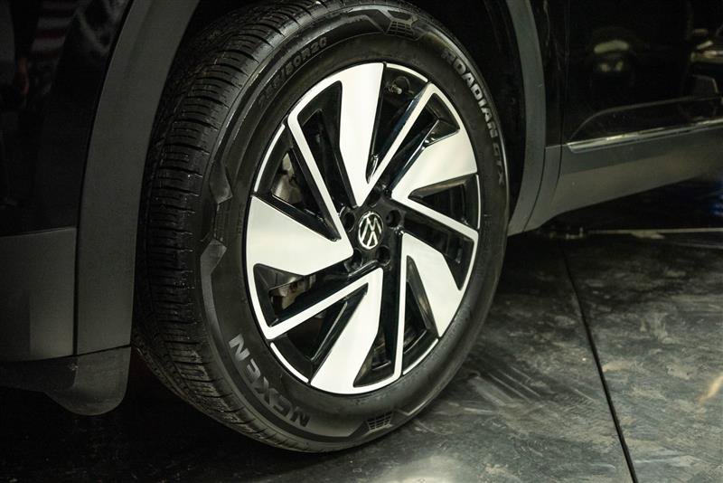 Used 2025 Volkswagen Atlas SEL AWD/4WD image 3