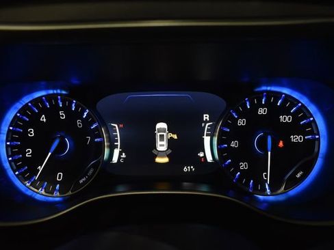 Certified 2024 Chrysler Pacifica Touring-L image 16