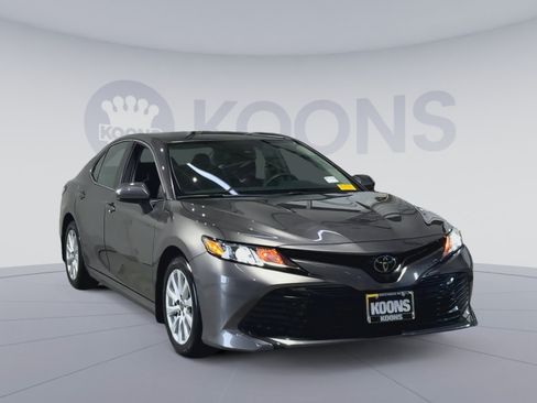 Used 2020 Toyota Camry LE FWD image 5